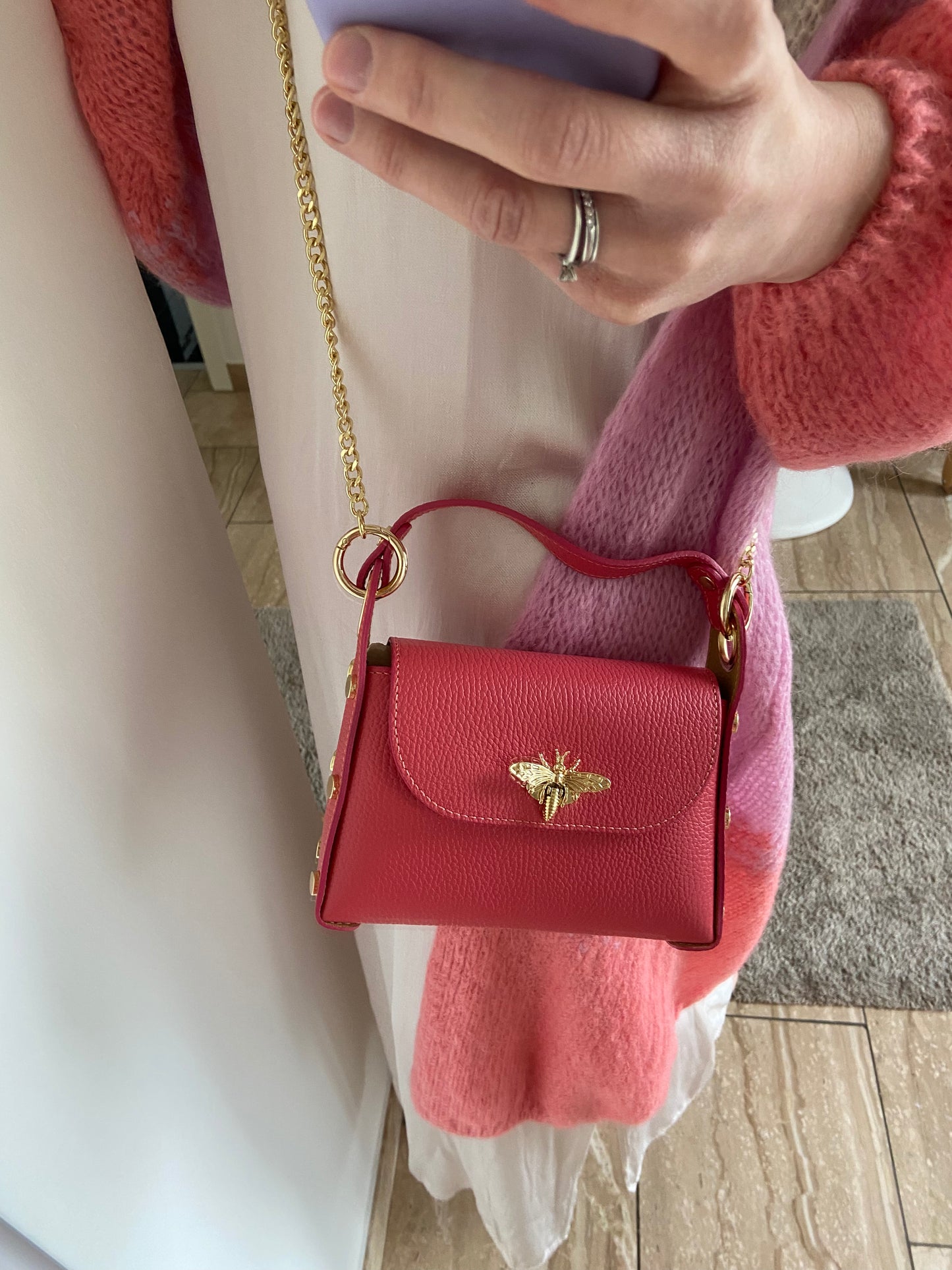 Ledertasche mit goldenen Elemten